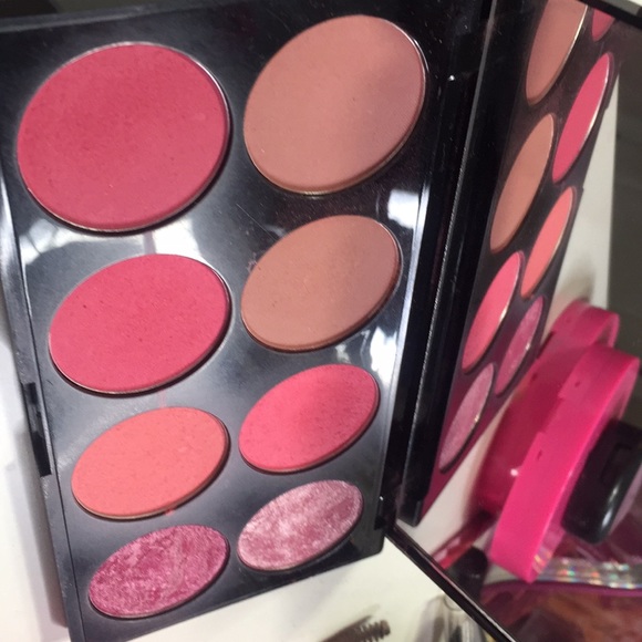 Makeup revolution blush palette - Picture 2 of 2